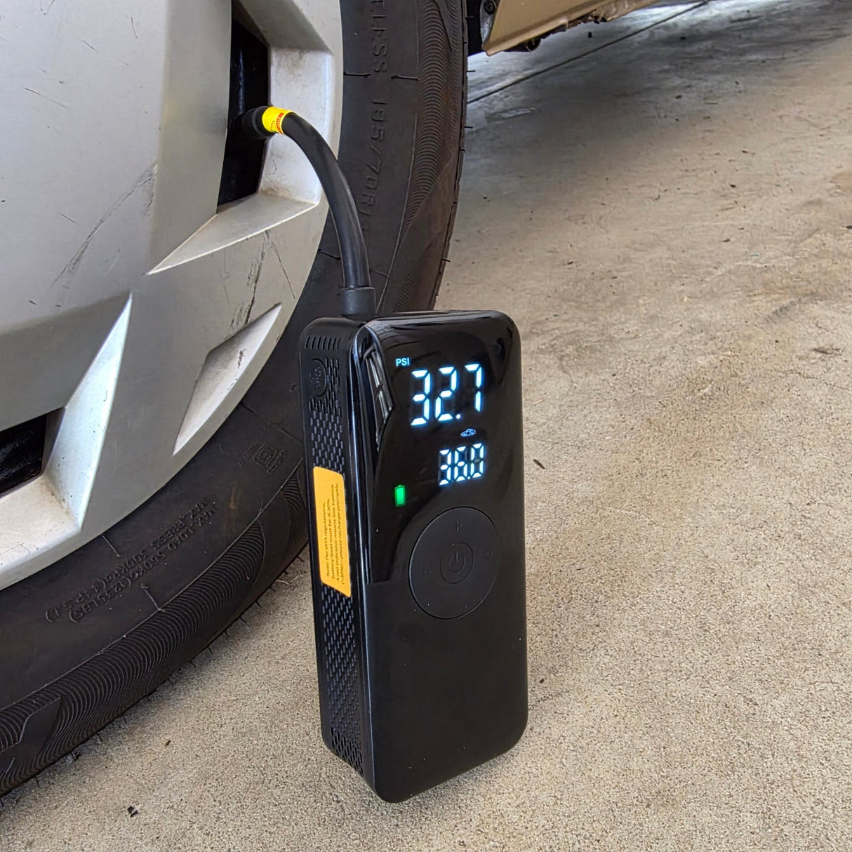 PORTABLE TYRE PUMP and POWER BANK (UNIVERSAL) - HOLDCOM AUTO PARTS