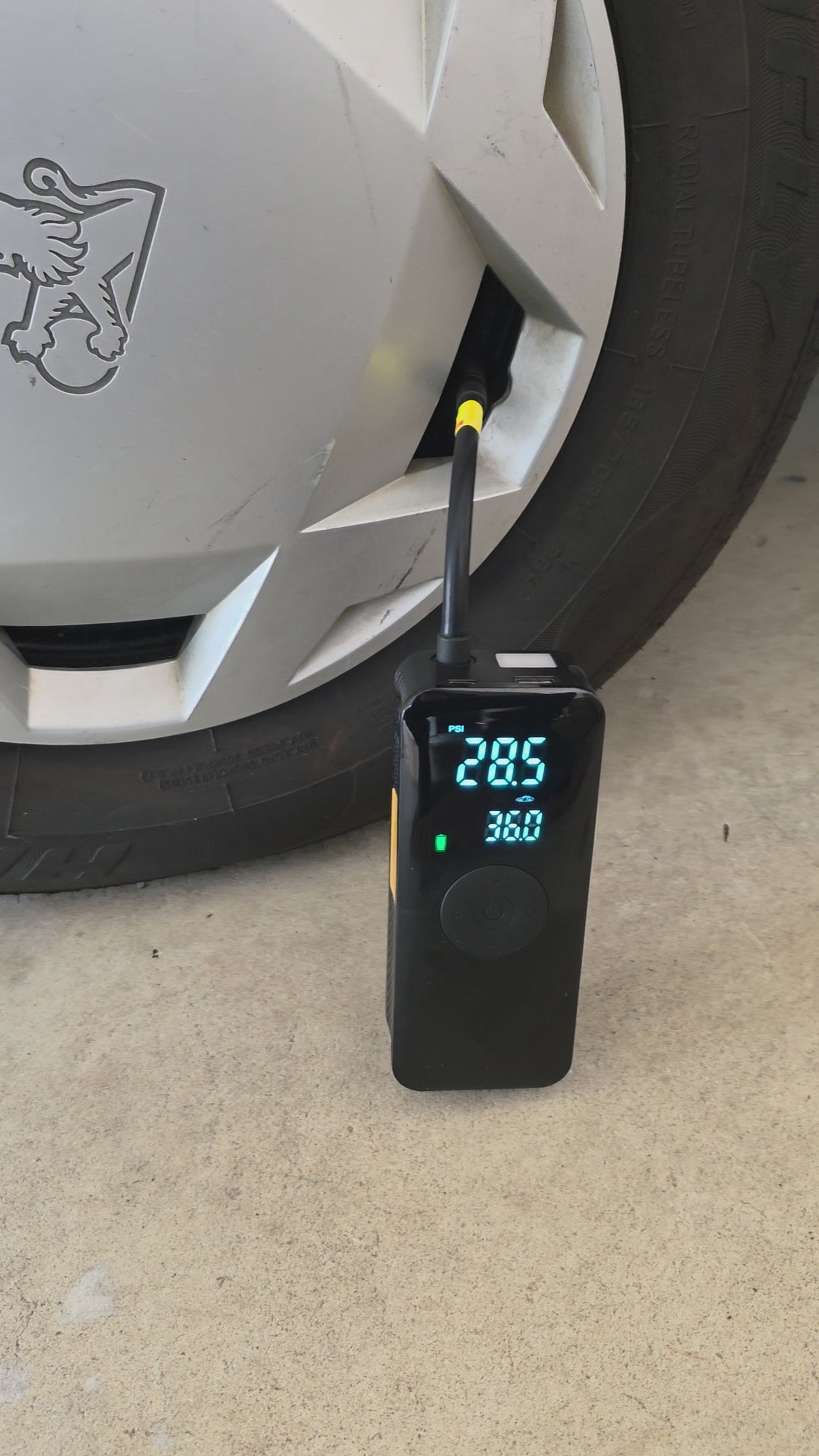 PORTABLE TYRE PUMP and POWER BANK  (UNIVERSAL)